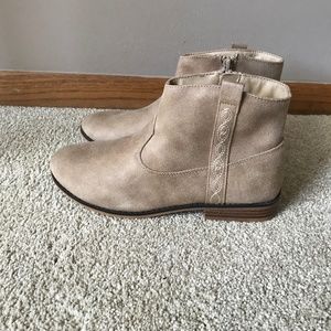 Girl’s Cat & Jack Ankle Boots